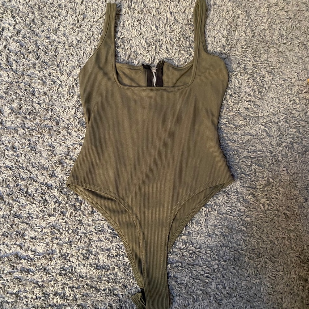 Boohoo Bodysuit - Picture 4 of 4